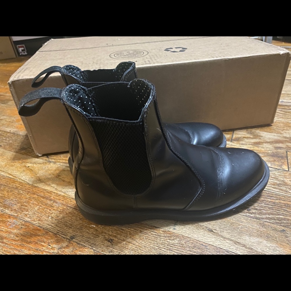 Dr marten CHELSEA BOOT - WOMEN'S size 8